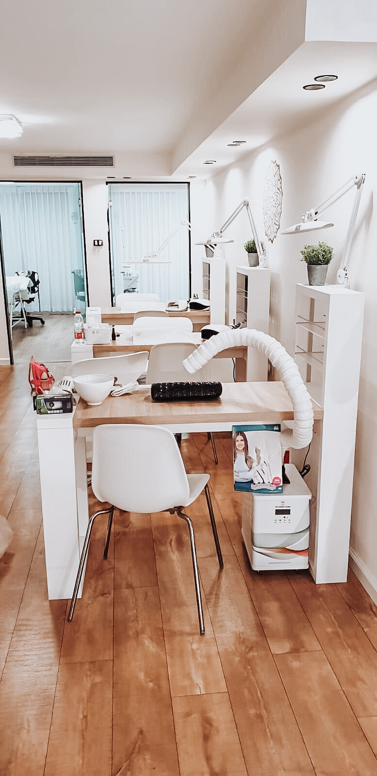 The Cosmetic Vacuum setup in a customer studio