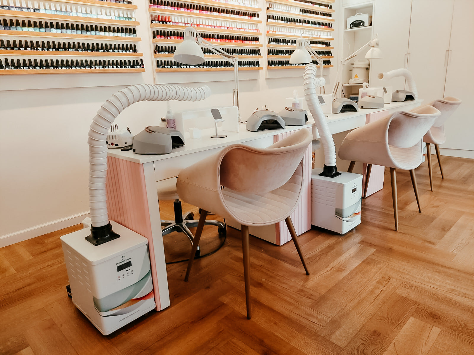 The Cosmetic Vacuum setup in a customer studio