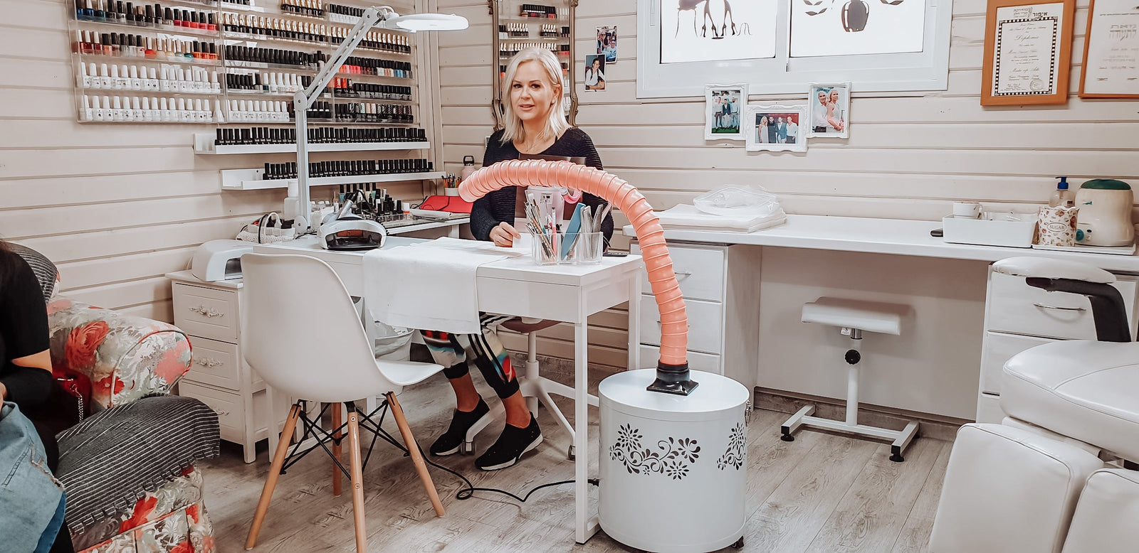 The Cosmetic Vacuum setup in a customer studio